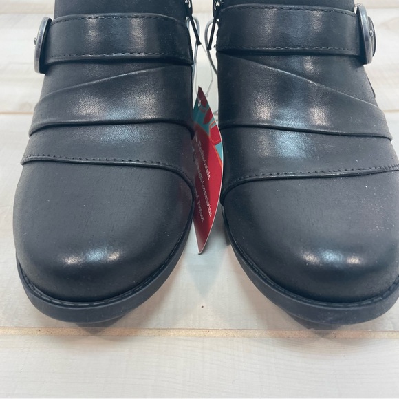 NIB Yuu Raley Black Chunky Heel Ankle Boots Side Zip, Sz 7W - Picture 4 of 10